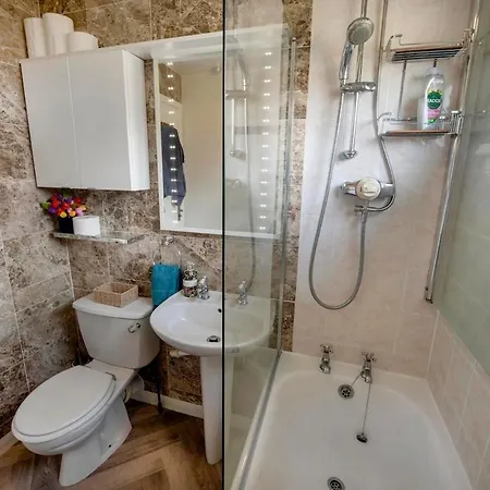 Σπίτι διακοπών Beautiful Attractive House Free Parking Near Airport *