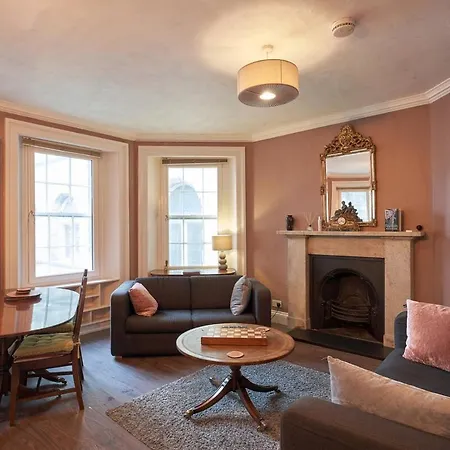 Apartment 3 Bedroom - Historic Old Town