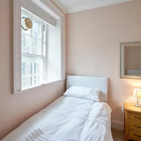 Апартаменты 3 Bedroom - Historic Old Town Эдинбург