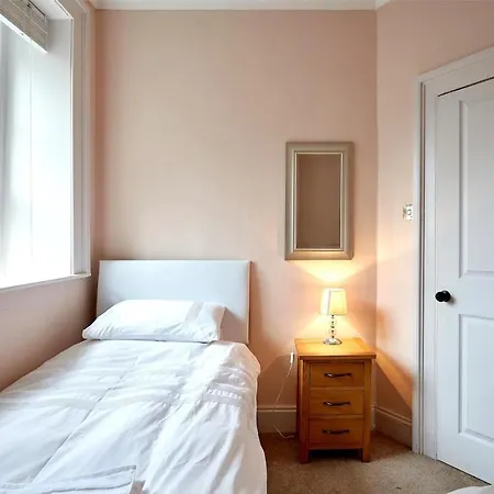 3 Bedroom - Historic Old Town * Эдинбург