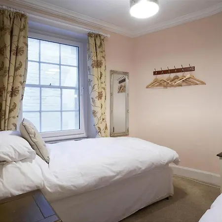 3 Bedroom - Historic Old Town Апартаменты Эдинбург