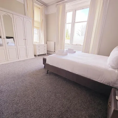 Апартаменты Delightful 4 Bedroom Family In Newington - Craigmillar Park Эдинбург