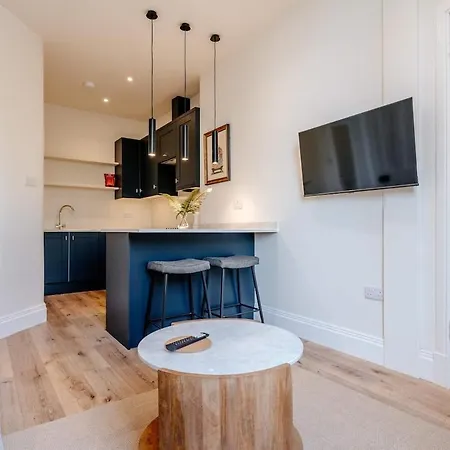 Bright & Elegant Portobello