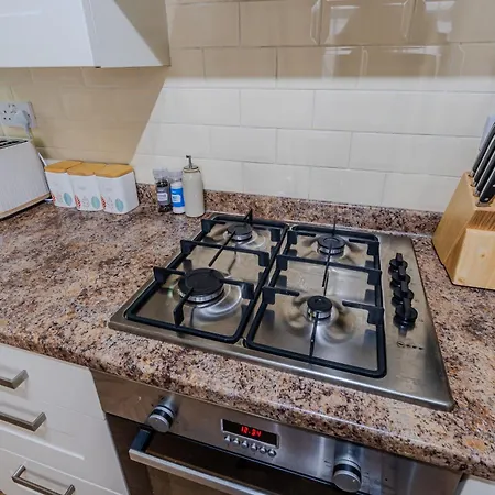 Victorian Charm - Lush Garden, Shops And Parking Apartment Edinburgh