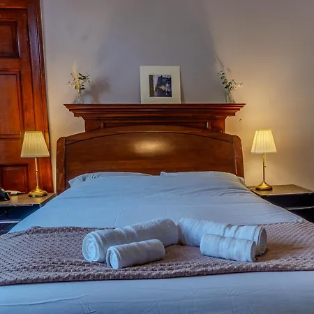 Victorian Charm - Lush Garden, Shops And Parking