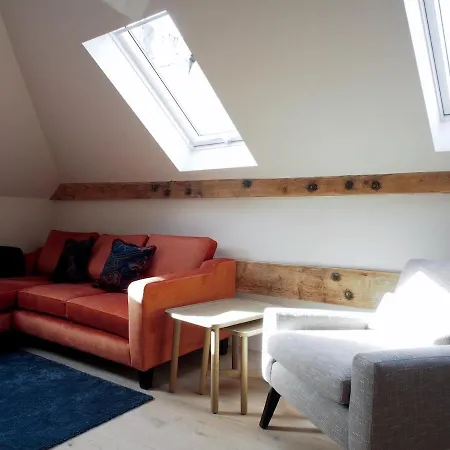 Daire Bright & Airy Mezzanine Loft In - Flat 4, Elgin House