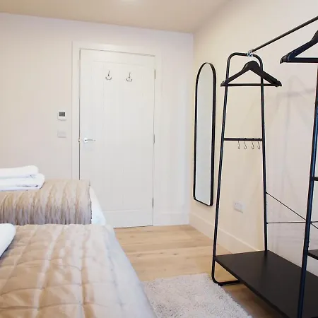 Appartement Bright & Airy Mezzanine Loft In - Flat 4, Elgin House *