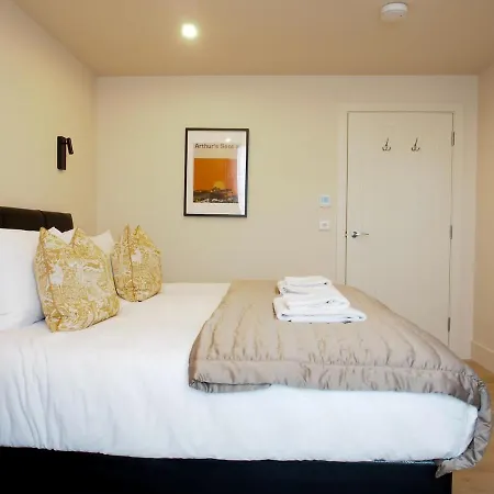 Daire Bright & Airy Mezzanine Loft In - Flat 4, Elgin House *