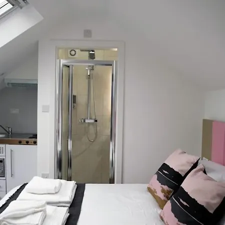 Crosskeys Guest house *