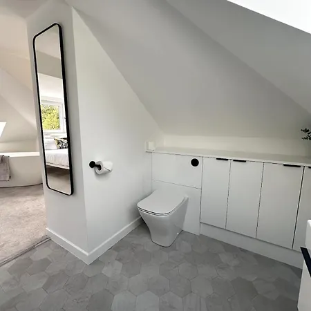 Kaimes Kip Stylish Five Bedroom *