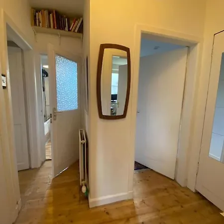 Apartment Charming 2-bedroom Ground Floor With Garden And Free On-street Parking