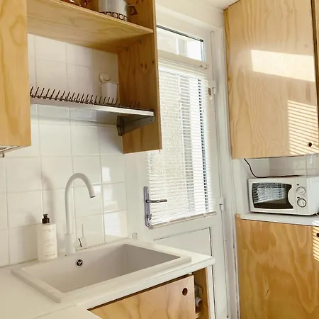 Apartament Charming 2-bedroom Ground Floor With Garden And Free On-street Parking