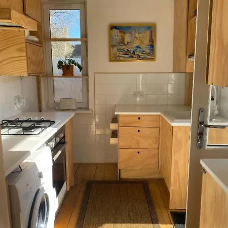Apartament Charming 2-bedroom Ground Floor With Garden And Free On-street Parking *