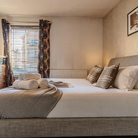 Roseburn Retreat 2b Free Parking