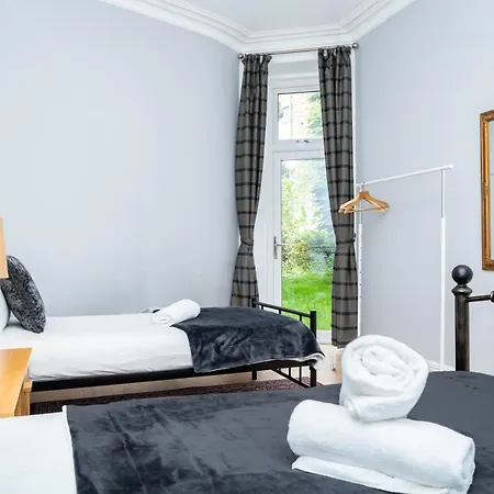 Lejlighed 3br Next To Stadium Near Airport Sleeps 7 *