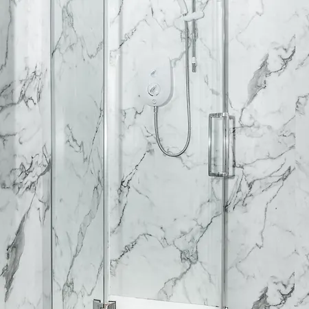 3br Next To Stadium Near Airport Sleeps 7