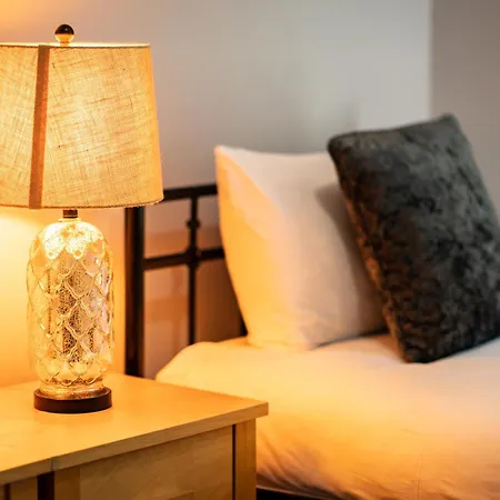 Lejlighed 3br Next To Stadium Near Airport Sleeps 7 Edinburgh