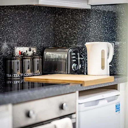 3br Next To Stadium Near Airport Sleeps 7 *