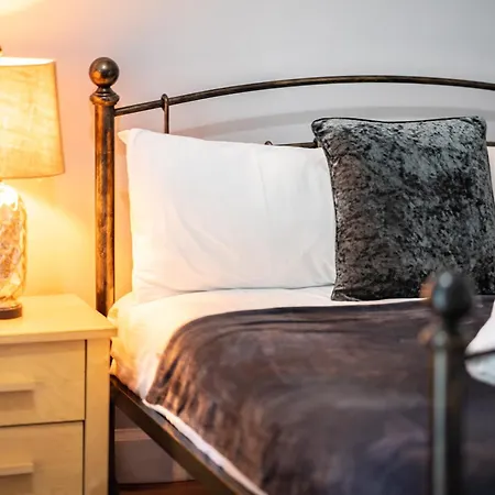 Lejlighed 3br Next To Stadium Near Airport Sleeps 7