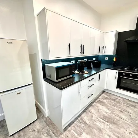 Apartment Georgian Luxury - Fast Broadband Wifi - Parking Available