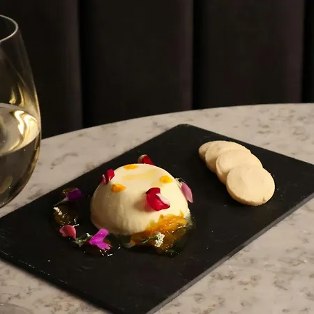 Отель Marriott Holyrood 4*