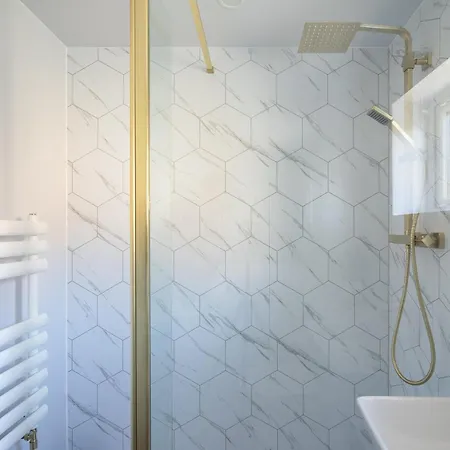 Casa de Férias Centre House - 5 Bedrooms - Sleeps 9 - Parking