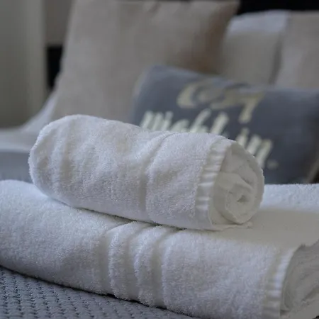 Casa de Férias Centre House - 5 Bedrooms - Sleeps 9 - Parking