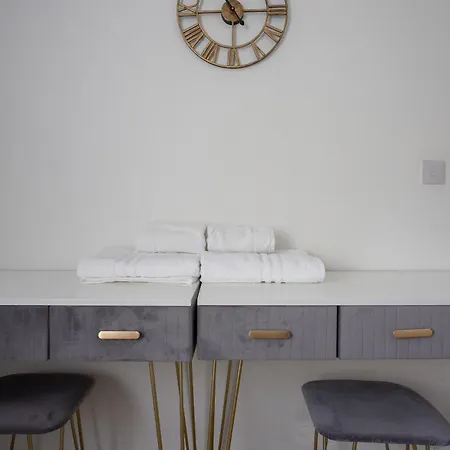 Casa de Férias Centre House - 5 Bedrooms - Sleeps 9 - Parking