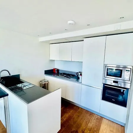Elegant 2br In Prestigious Quartermile *