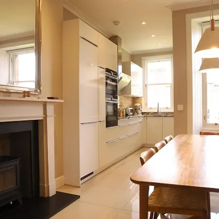 Skylight - Elegant Centre *