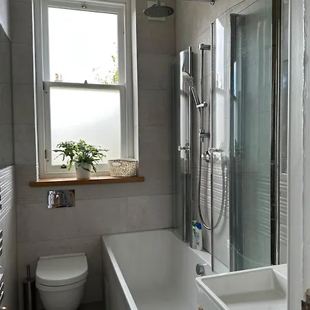 Skylight - Elegant Centre *