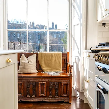 Stunning Flat, New Town, - Perfect Location * Edinburgh