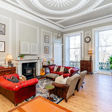 Stunning Flat, New Town, - Perfect Location Apartmán