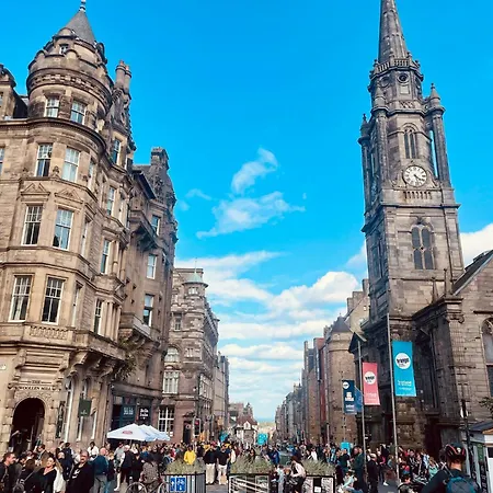 Spacious Next To Royal Mile Апартаменты Эдинбург