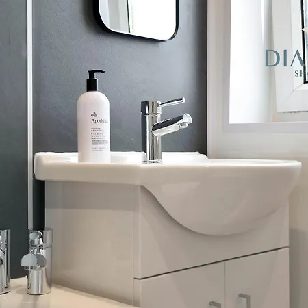 Cosy 2 Bed West End Free Parking