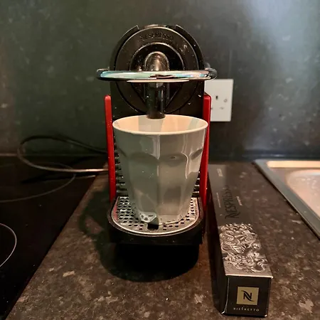 Stylish Canal-side Retreat In Appartement