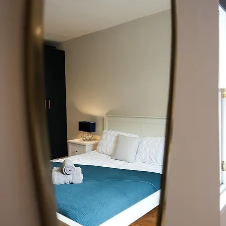 Townhouse 3 Bedroom With Garage *