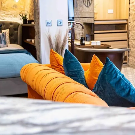 Canon Cave Apartment *