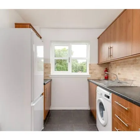 Appartement 2 Bedroom With Free Parking Sleeps 4 People Edinburgh