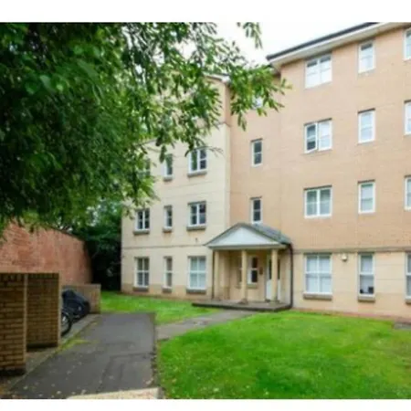 2 Bedroom With Free Parking Sleeps 4 People Appartement