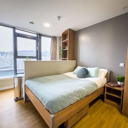 Lägenhet Living At Lady Nicolson Court Edinburg