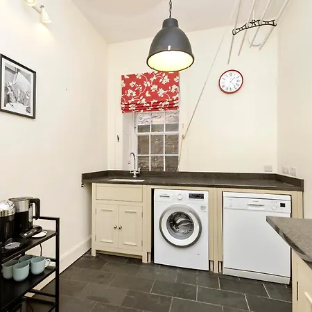 Charming 2-bedroom 2-bathroom 公寓