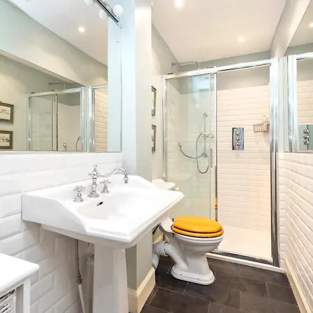 Charming 2-bedroom 2-bathroom 公寓 *