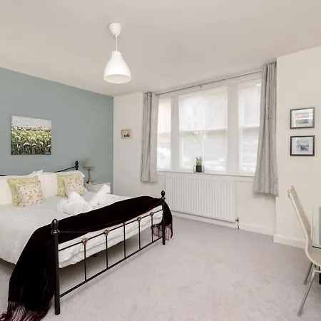 The Old Bakery Apartment *