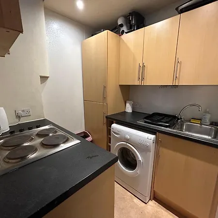 Comfy 2 Bedroom Flat Near City Center Daire *