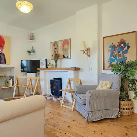 Apartment Charming 2-bedroom Ground Floor With Garden And Free On-street Parking *