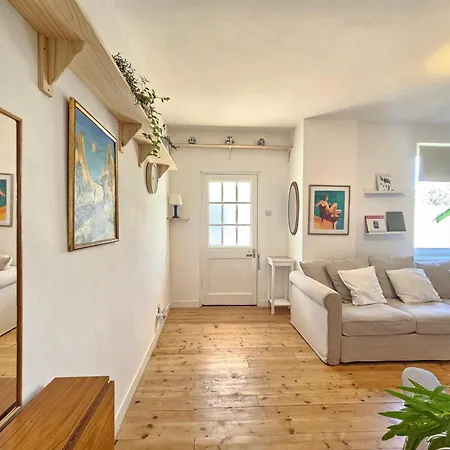 Apartament Charming 2-bedroom Ground Floor With Garden And Free On-street Parking