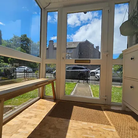 Apartament Charming 2-bedroom Ground Floor With Garden And Free On-street Parking *