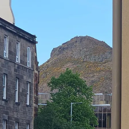 Daire Old Town Fringe Edinburgh