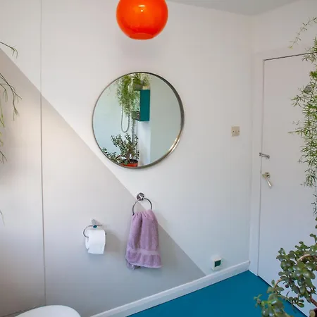 Mid-century Gem Steps From The Апартаменты *